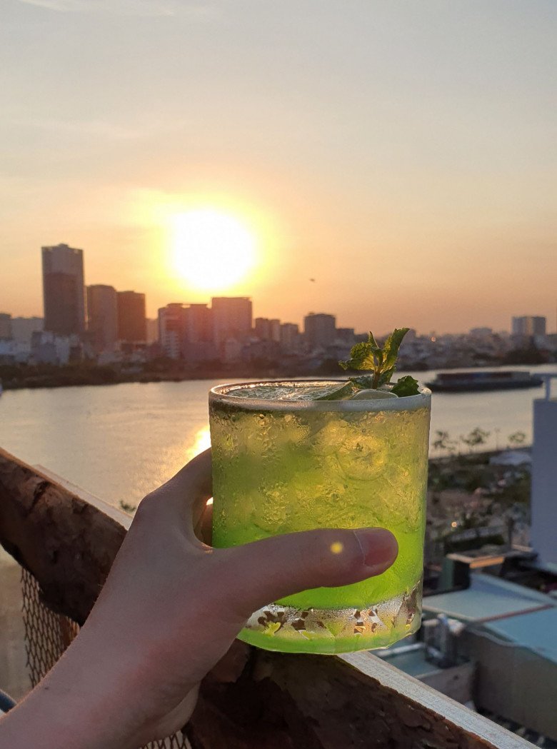 Sài Gòn đang mùa hoàng hôn đẹp, lưu ngay loạt địa điểm ngắm mặt trời lặn &#34;bao chill&#34; - 5