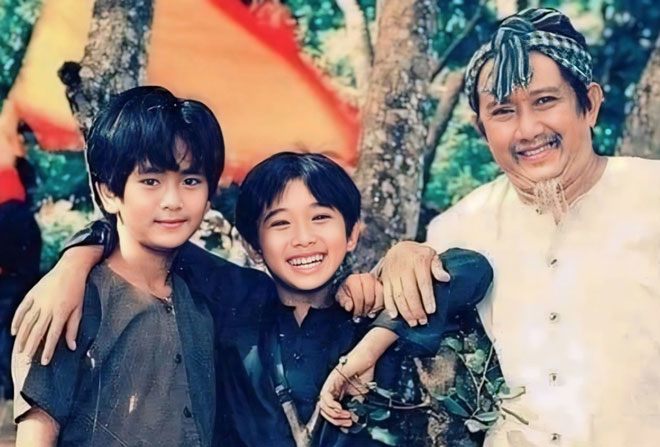 "Thằng Cò" Phùng Ngọc xúc động ôm chặt bác Ba Phi sau 30 năm, khán giả nhắc ngay: "Thế còn Hùng Thuận?" - 2