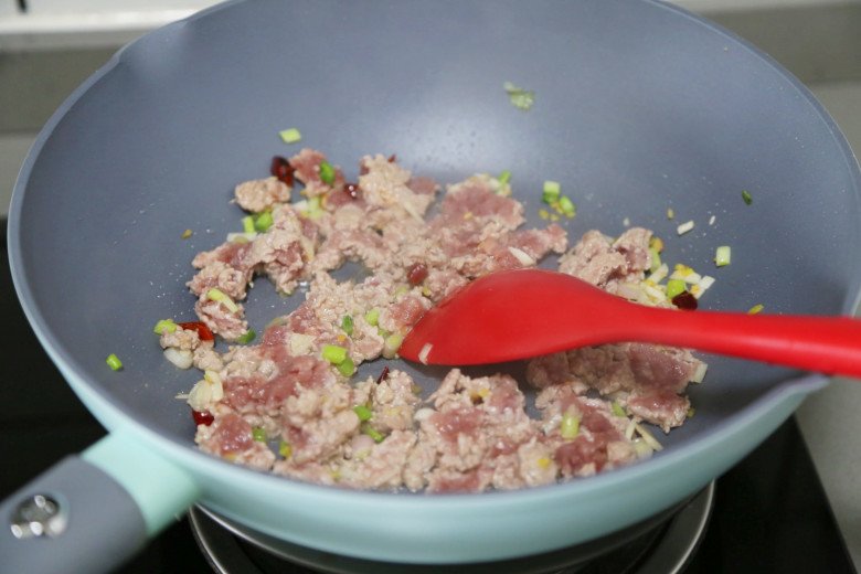 Cách làm mì thịt băm mềm ngon, dễ ăn cho bữa sáng - 5