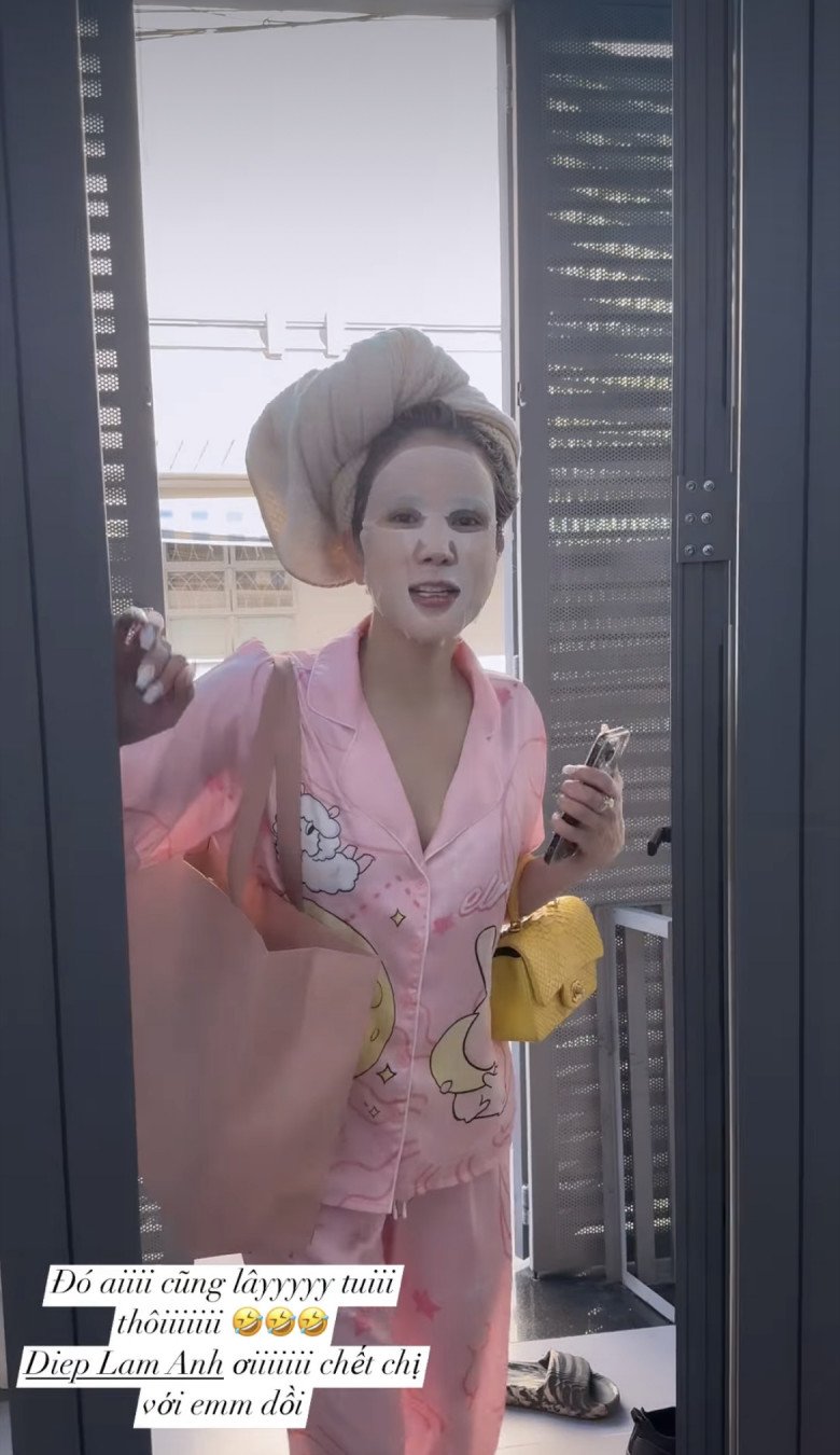 Trời nắng đổ lửa, mỹ nhân Việt đua nhau mặc đồ bộ ra đường, nổi nhất là hai cái tên này - 2