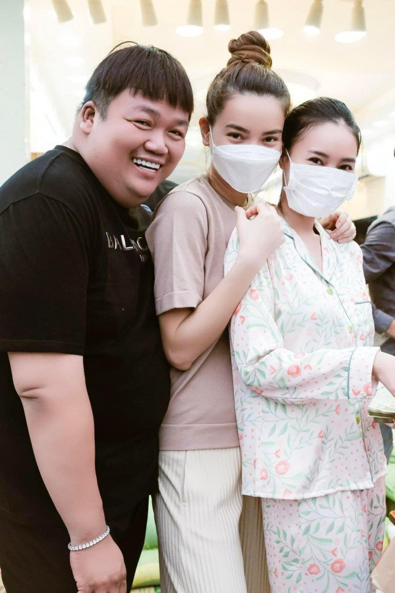 Trời nắng đổ lửa, mỹ nhân Việt đua nhau mặc đồ bộ ra đường, nổi nhất là hai cái tên này - 8