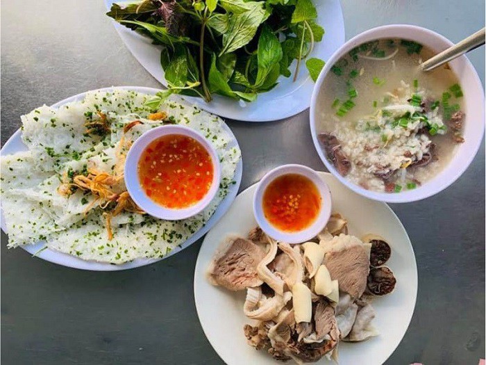 Nếm thử món ăn sáng "quốc dân" ở Quy Nhơn: 6 địa chỉ cực uy tín lúc nào cũng đông nghịt khách - 1