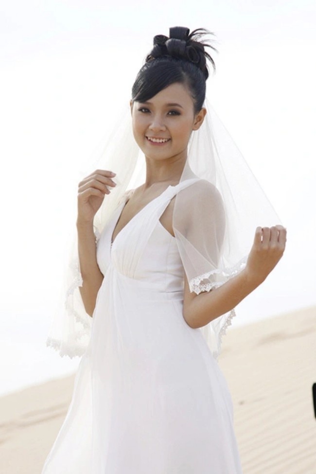 Trước khi làm vợ người ta, Midu nhiều lần đẹp tựa thiên thần khi mặc váy cưới &#34;lên xe hoa&#34; với bạn diễn - 7