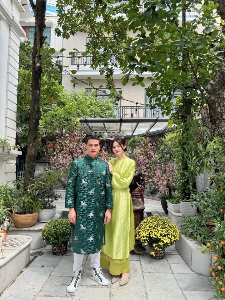 Những Hoa - Á hậu Việt lấy chồng sớm: Sống trong nhung lụa ăn mặc sang chảnh, cứ ra phố là &#34;dát&#34; hàng hiệu - 16