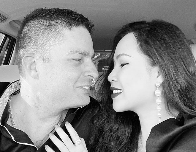 Người đẹp U40 bị đồn ly hôn chồng Tây rồi đi làm &#34;sugar baby&#34;: Chiều cao có hạn, gợi cảm có thừa - 1