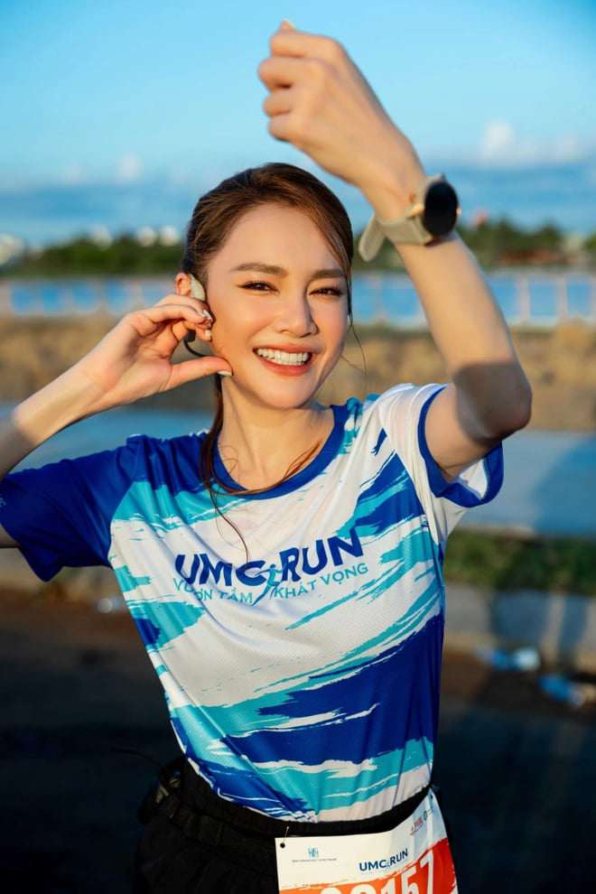 Vì sao hội mỹ nhân tham gia giải chạy gây tranh cãi? Người tự tin khoe mặt mộc, người tô đậm phấn son - 1