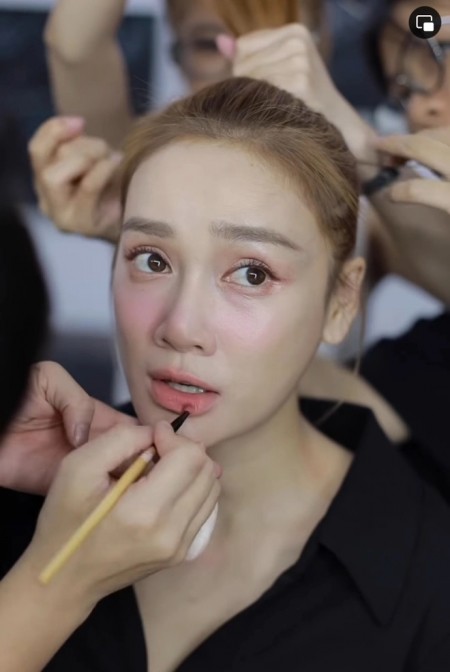 Vì sao hội mỹ nhân tham gia giải chạy gây tranh cãi? Người tự tin khoe mặt mộc, người tô đậm phấn son - 2