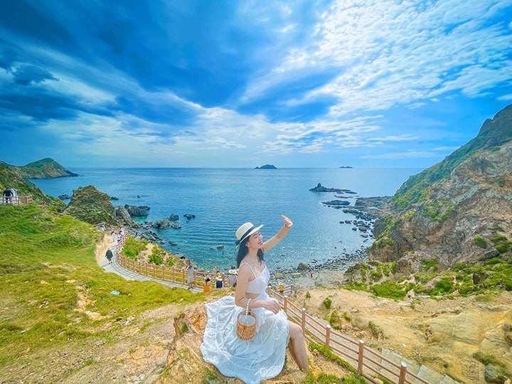 6 địa điểm check-in đẹp mê hồn ở Quy Nhơn, đến một lần là không muốn về - 1