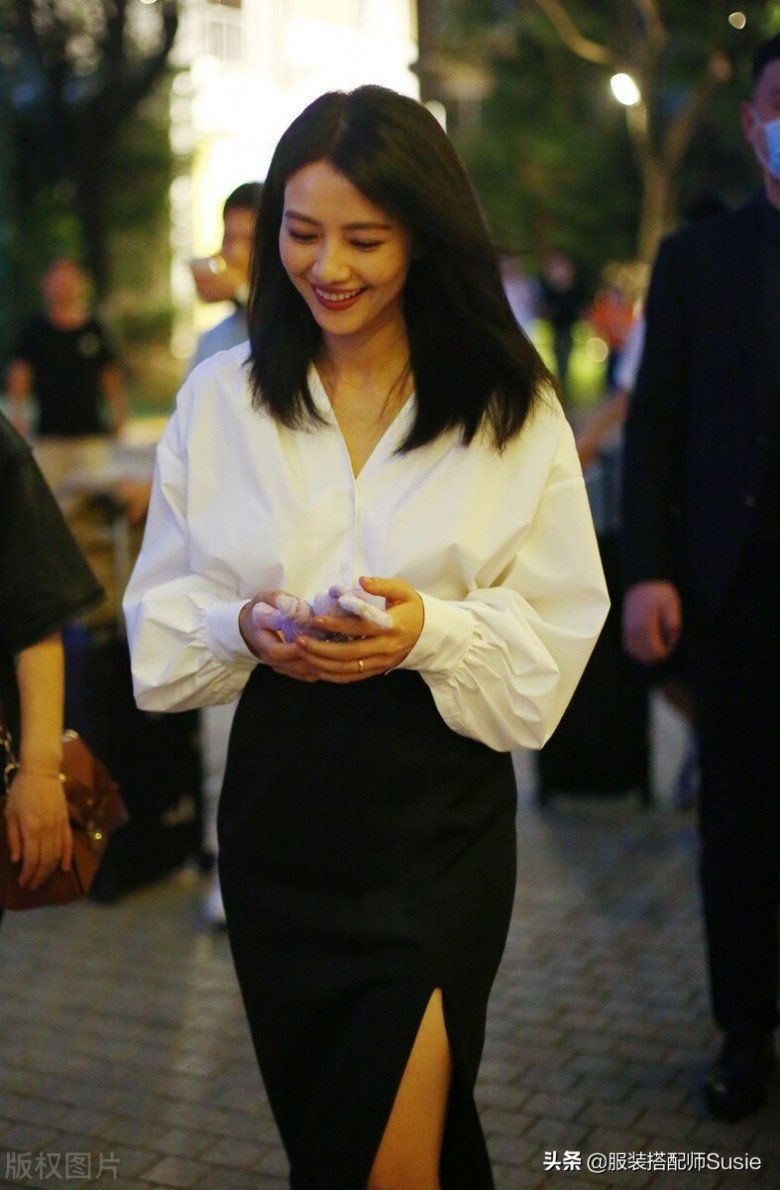 10 outfit toàn áo quần bình dân nhưng ai diện lên cũng đẹp, trông như &#34;yêu nữ hàng hiệu&#34; - 9