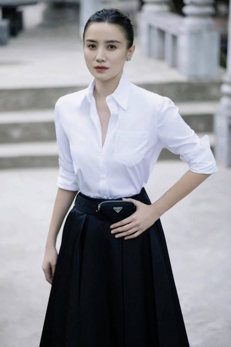 10 outfit toàn áo quần bình dân nhưng ai diện lên cũng đẹp, trông như &#34;yêu nữ hàng hiệu&#34; - 8