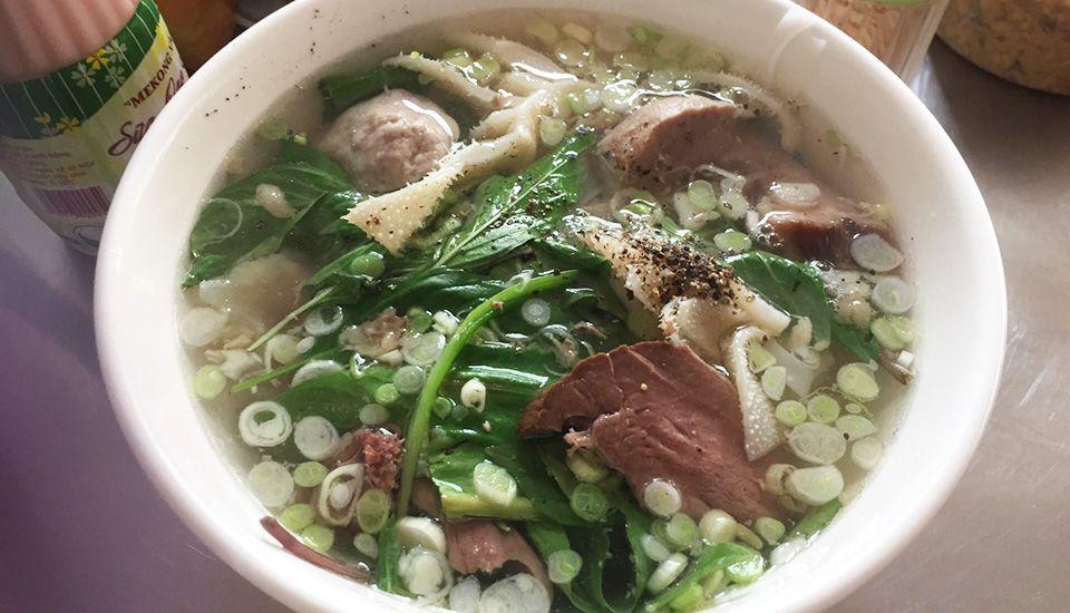 Con đường ẩm thực Nguyễn Thái Bình siêu hấp dẫn, đặc biệt món bún riêu cua biển &#34;trứ danh&#34; Sài Gòn - 3