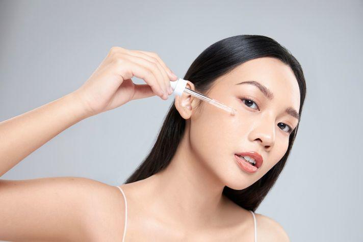 Kem chống nắng nên được thoa trước hay sau khi dùng serum? - 2