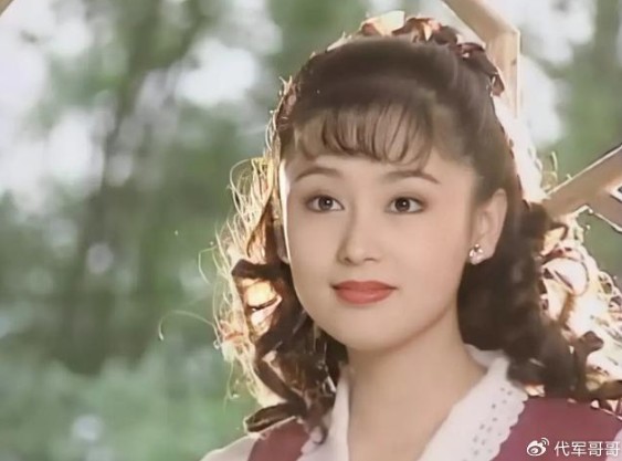 "Người phụ nữ đẹp nhất Trung Quốc" 55 tuổi trẻ như 25, có bí quyết chống già giữ dáng chỉ với 3 chữ - 2