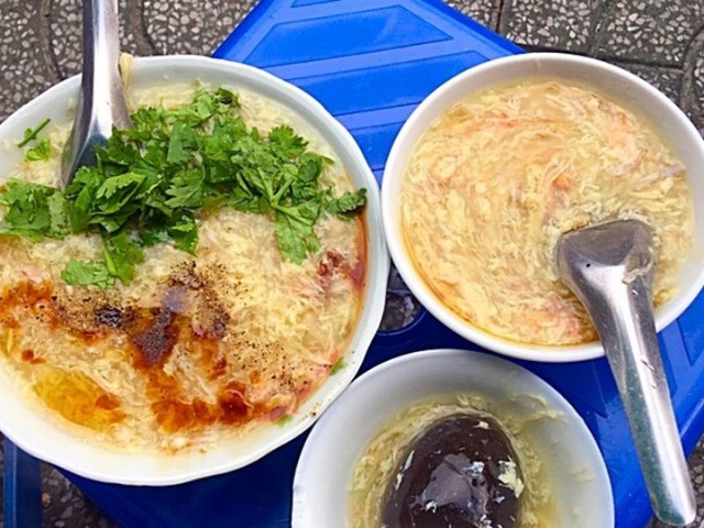 Phố ẩm thực chợ Thiếc không thiếu món ngon, đặc biệt với sandwich tuổi thơ thơm béo chỉ 10.000 đồng - 6
