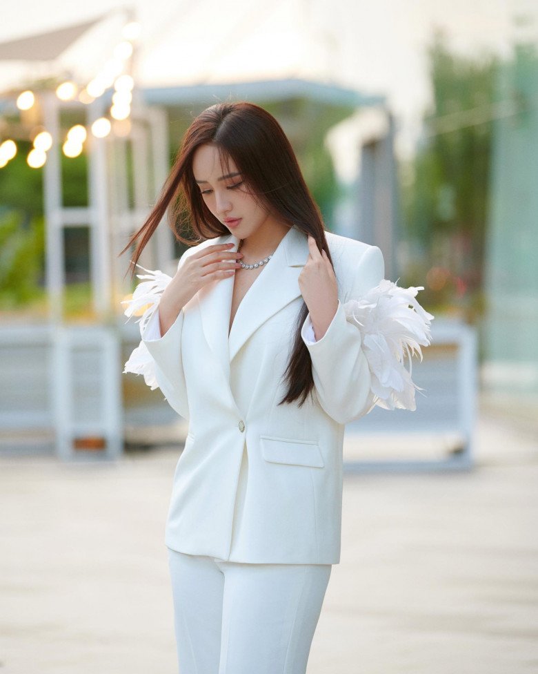Công thức thời trang &#34;ruột&#34; của Mai Phương Thuý, cứ diện màu này U40 trẻ ra chục tuổi - 5