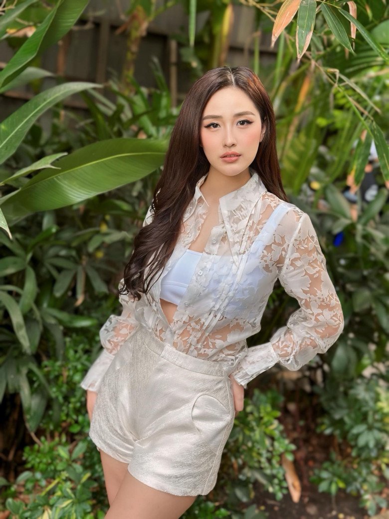 Công thức thời trang &#34;ruột&#34; của Mai Phương Thuý, cứ diện màu này U40 trẻ ra chục tuổi - 10