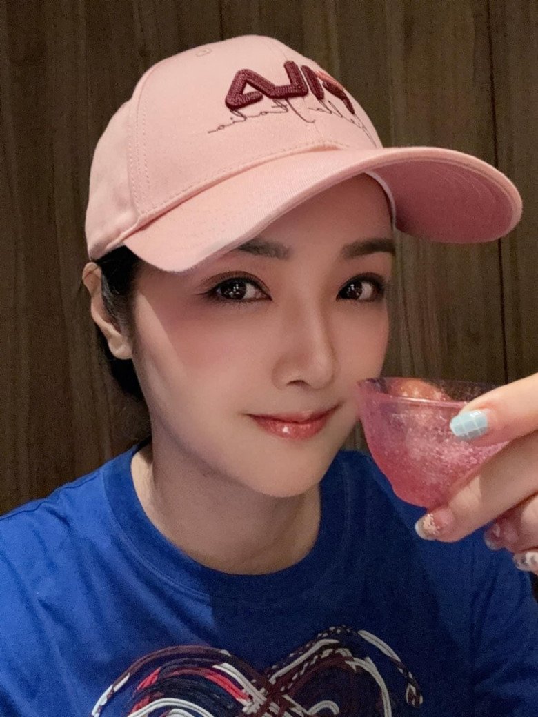 Hoa hậu &#34;độc nhất vô nhị&#34; của Việt Nam: U55 trẻ măng nhờ mặc món đồ của nhiều cô gái trẻ đáng tuổi con - 3