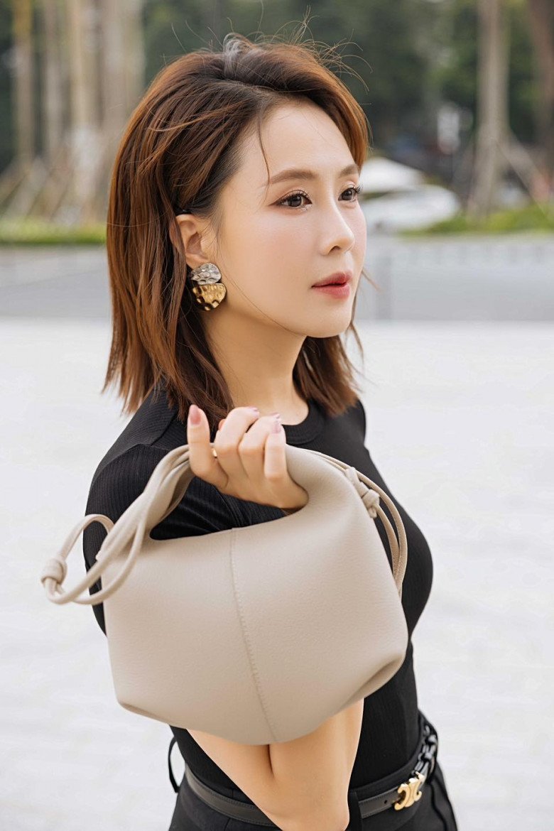 Hồng Diễm đổi màu tóc nhuộm mới cực nịnh mặt, ai nhìn cũng khen trẻ xinh - 2