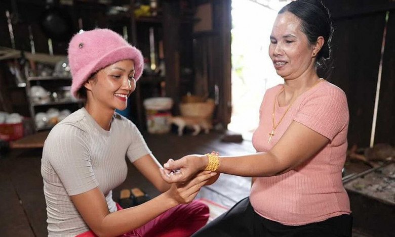 Nhan sắc người mẹ &#34;nghèo nhất làng hoa hậu&#34;, đẹp giản dị, quanh năm không biết phấn son là gì - 5