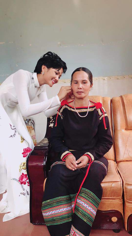 Nhan sắc người mẹ &#34;nghèo nhất làng hoa hậu&#34;, đẹp giản dị, quanh năm không biết phấn son là gì - 6
