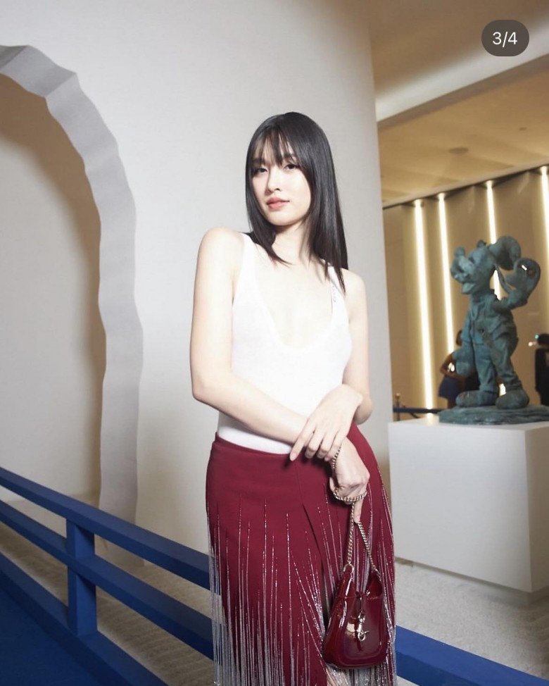 Nữ hoàng chuyển giới đẹp nhất Thái Lan, U40 diện đồ &#34;đốt mắt&#34; đi làm, nhưng ngoài đời ăn mặc trái ngược - 3