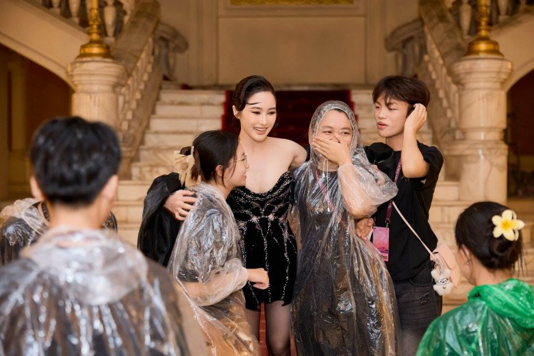 Nhan sắc đời thực của Hương Tràm khi vừa trở về Việt Nam, có một điểm thay đổi hoàn toàn - 3