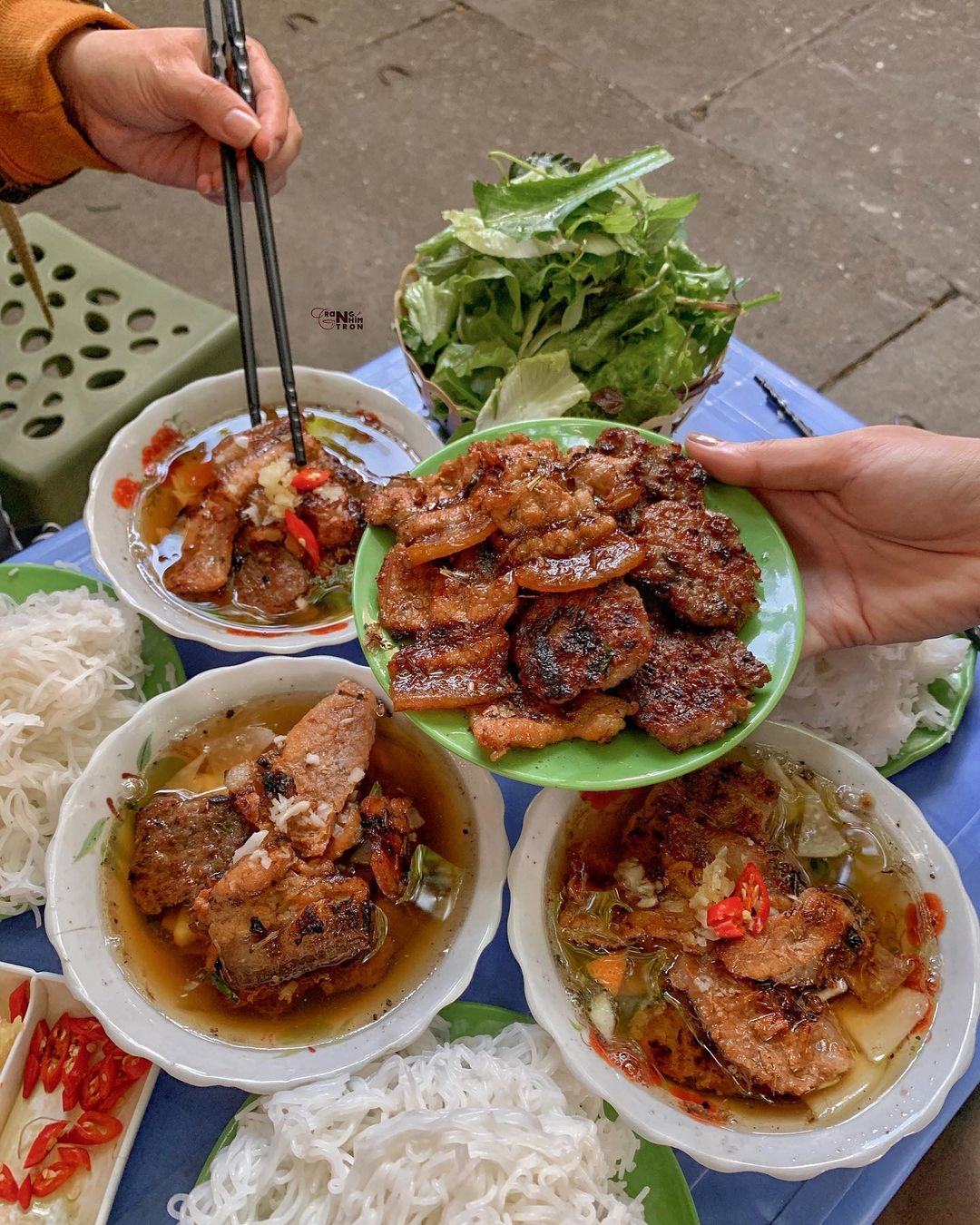 Thử thách 24h ăn gì ở phố cổ Hà Nội? Đây là những địa chỉ food tour bạn không thể bỏ qua! - 2