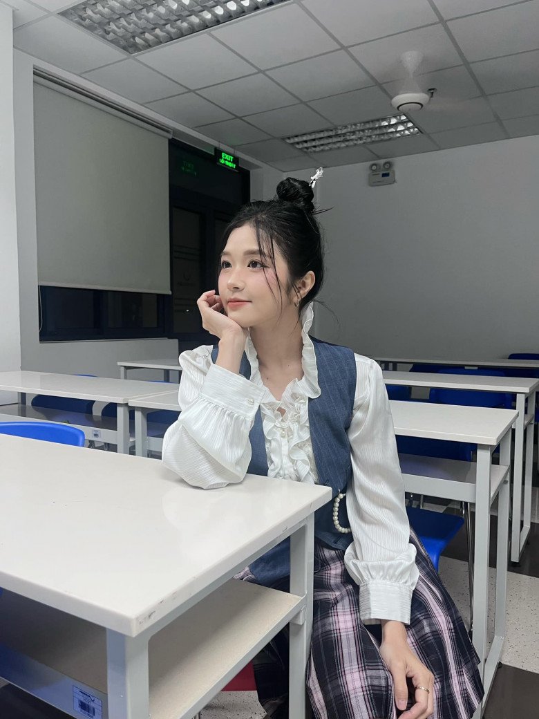 Chân dung cô gái Việt sang Trung Quốc diện áo dài, khoe nét đẹp xinh như mộng khiến ai cũng ngước nhìn - 9