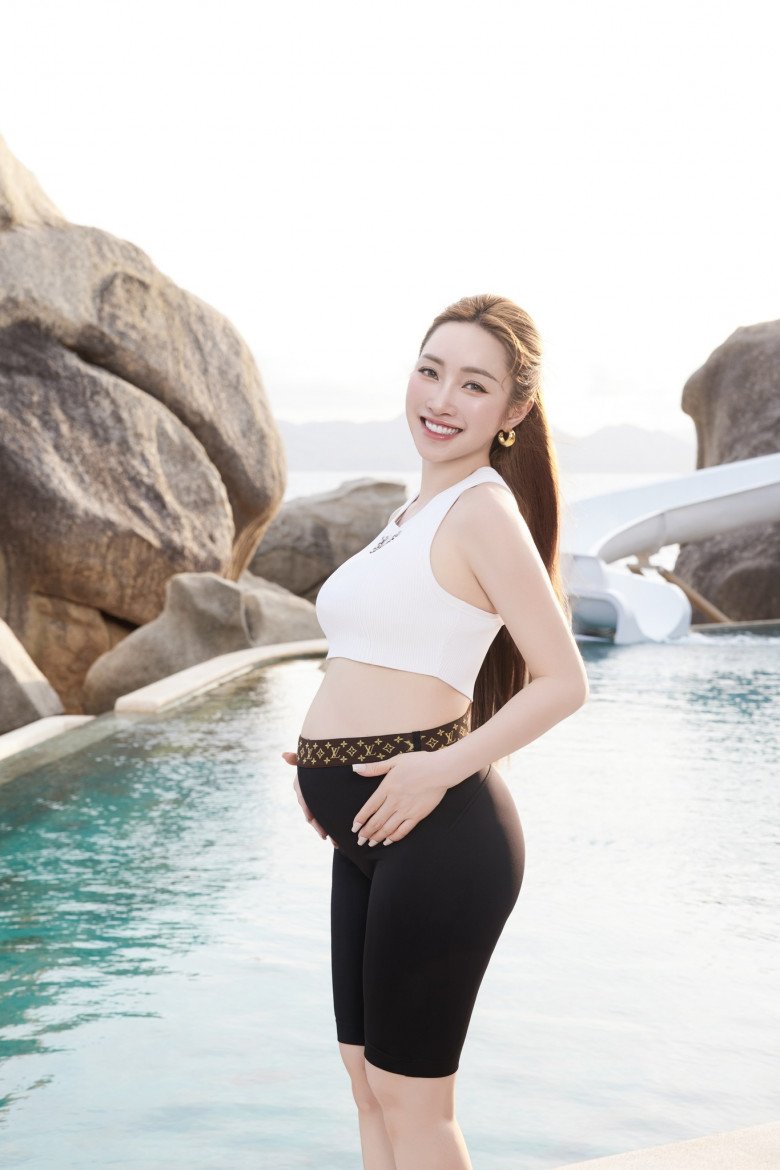 Vợ Chi Bảo mang thai lần hai ở tuổi U40, duy trì đường cong rực lửa nhờ 3 môn phối hợp - 5