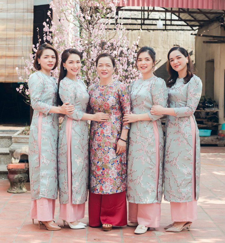 Hòa Minzy có một chị gái là MC VTV, không sinh đôi nhưng nhan sắc giống đến lạ, ai cũng nhìn nhầm - 2