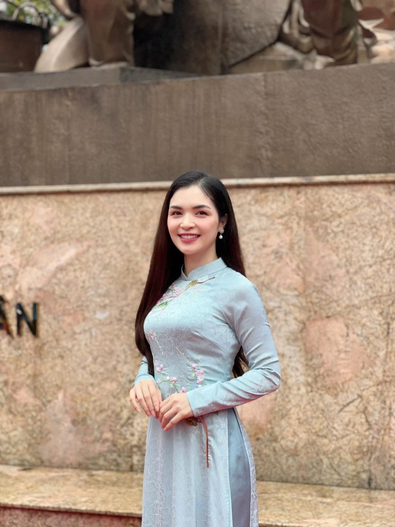 Hòa Minzy có một chị gái là MC VTV, không sinh đôi nhưng nhan sắc giống đến lạ, ai cũng nhìn nhầm - 7