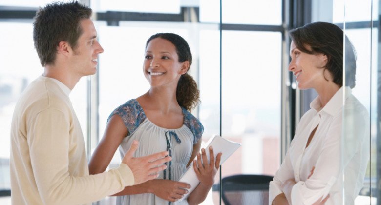 9 ngôn ngữ cơ thể khiến bạn trông cực kỳ ngầu và thu hút - 1