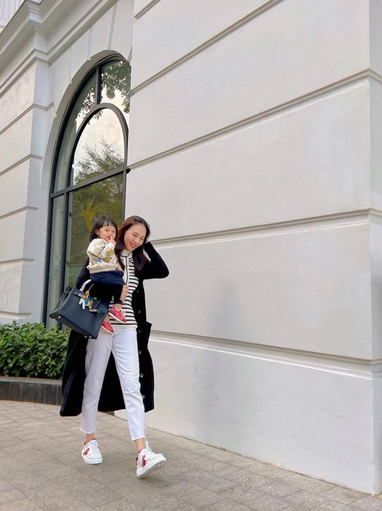 Vợ đại gia phố núi diện style "phu nhân tổng tài", U40 như gái còn son nhờ 3 món cơ bản - 19