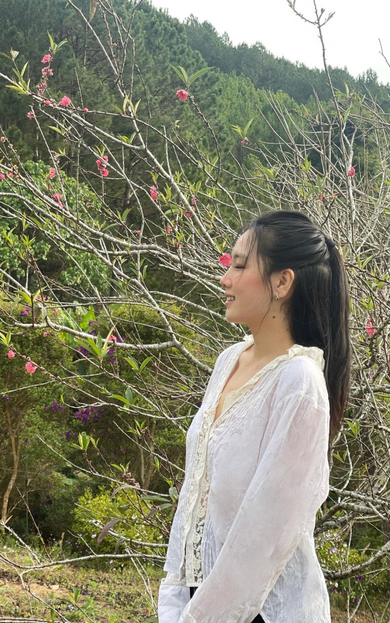Lấy chồng hơn 25 tuổi, mỹ nhân nổi nhất Hoa hậu Việt Nam 2012 quanh quẩn làm vườn vẫn mặc đẹp - 33