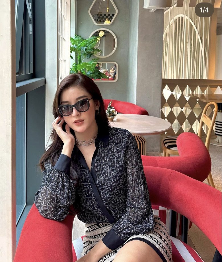 &#34;Quốc bảo nhan sắc Việt&#34; tự nhận đã 2 con, đổi style hững hờ với combo hóa nữ sinh - 10