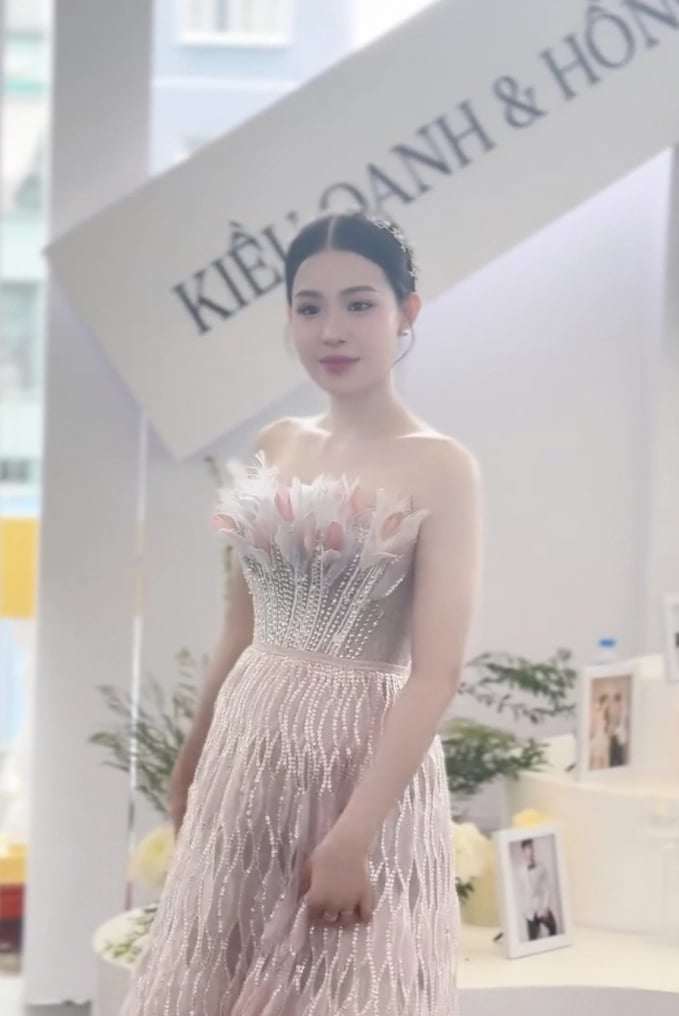 Sau Doãn Hải My, thêm một &#34;đại tiểu thư&#34; gia nhập làng WAGs Việt, nhan sắc xinh đẹp rạng rỡ đầy tri thức - 4
