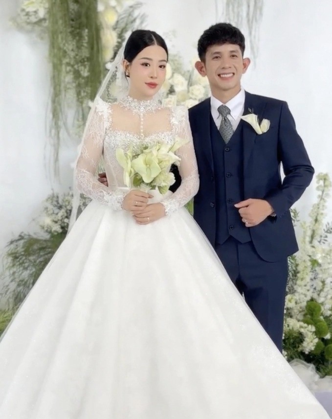 Sau Doãn Hải My, thêm một &#34;đại tiểu thư&#34; gia nhập làng WAGs Việt, nhan sắc xinh đẹp rạng rỡ đầy tri thức - 1