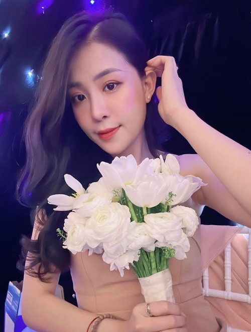 Sau Doãn Hải My, thêm một &#34;đại tiểu thư&#34; gia nhập làng WAGs Việt, nhan sắc xinh đẹp rạng rỡ đầy tri thức - 8