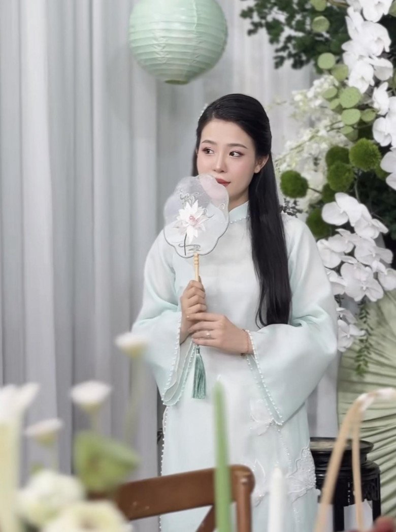 Sau Doãn Hải My, thêm một &#34;đại tiểu thư&#34; gia nhập làng WAGs Việt, nhan sắc xinh đẹp rạng rỡ đầy tri thức - 7