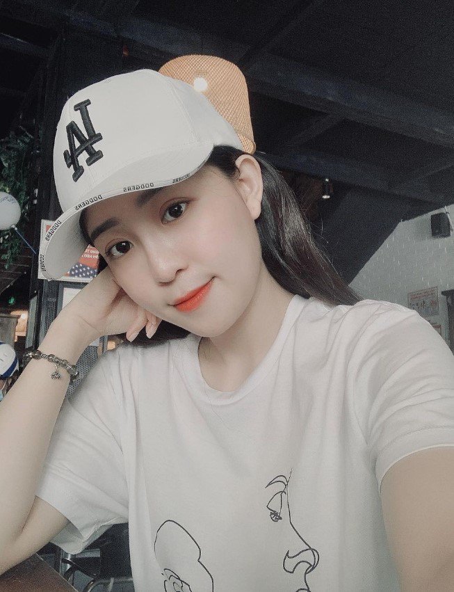 Sau Doãn Hải My, thêm một &#34;đại tiểu thư&#34; gia nhập làng WAGs Việt, nhan sắc xinh đẹp rạng rỡ đầy tri thức - 9