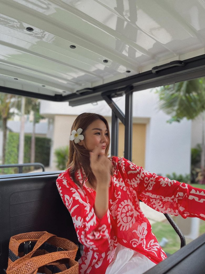 Hậu lấy chồng, &#34;đệ nhất chân dài Việt&#34; càng ăn mặc hồi xuân, có hai tuyệt chiêu chị em nên học hỏi - 2