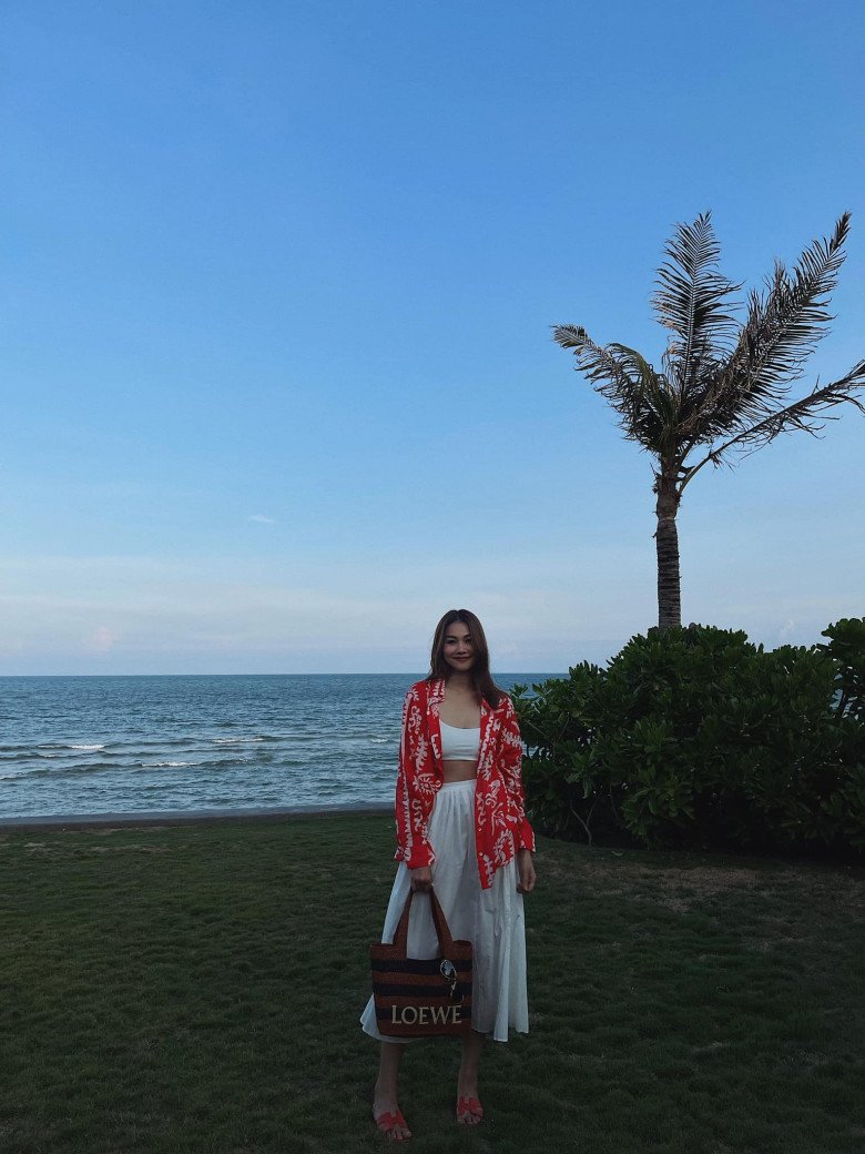 Hậu lấy chồng, &#34;đệ nhất chân dài Việt&#34; càng ăn mặc hồi xuân, có hai tuyệt chiêu chị em nên học hỏi - 3