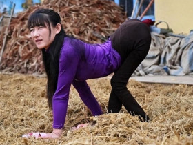 “Cô gái bò” cưới trai tân hơn 22 tuổi, 3 năm sinh 2 đứa, cuộc sống hiện tại khiến nhiều người bất ngờ
