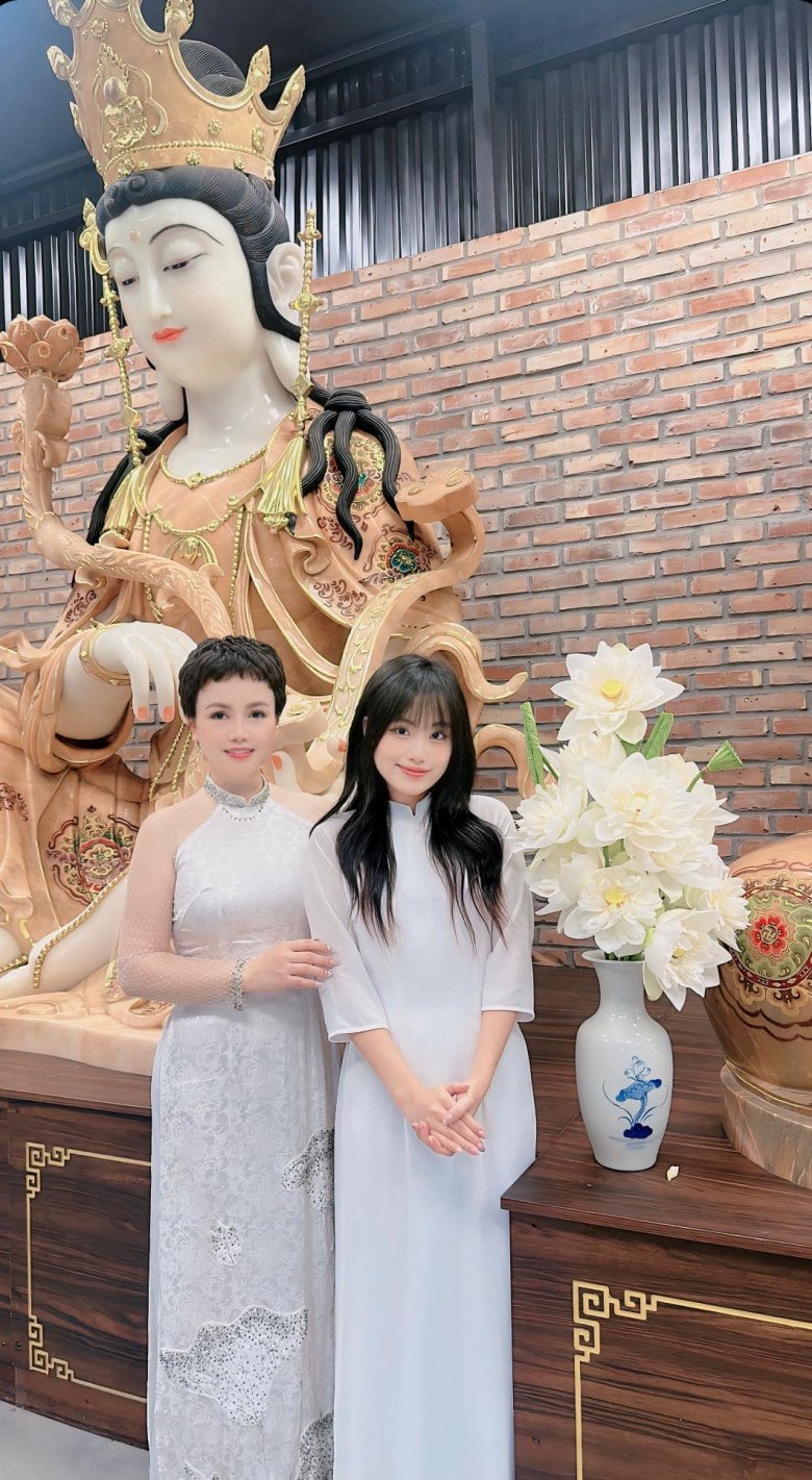 &#34;Cô Xuyến&#34; 4 đời chồng khoe sắc cùng 3 con gái xinh như mộng, con gái đầu vừa đẹp vừa giàu, nổi nhất nhà - 6