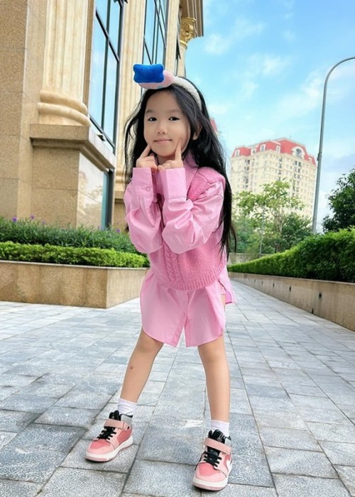 &#34;Cô Xuyến&#34; 4 đời chồng khoe sắc cùng 3 con gái xinh như mộng, con gái đầu vừa đẹp vừa giàu, nổi nhất nhà - 26