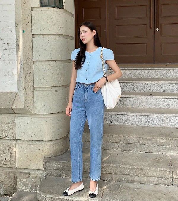 Không phải áo phông, cứ diện quần jeans với 4 kiểu áo này, chị em &#34;ăn gian&#34; tuổi tuyệt đối ngày hè - 9