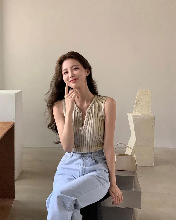 Không phải áo phông, cứ diện quần jeans với 4 kiểu áo này, chị em &#34;ăn gian&#34; tuổi tuyệt đối ngày hè - 12