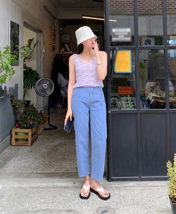 Không phải áo phông, cứ diện quần jeans với 4 kiểu áo này, chị em &#34;ăn gian&#34; tuổi tuyệt đối ngày hè - 13