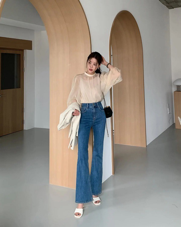 Không phải áo phông, cứ diện quần jeans với 4 kiểu áo này, chị em &#34;ăn gian&#34; tuổi tuyệt đối ngày hè - 3