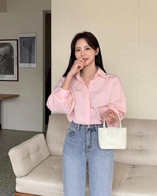 Không phải áo phông, cứ diện quần jeans với 4 kiểu áo này, chị em &#34;ăn gian&#34; tuổi tuyệt đối ngày hè - 7